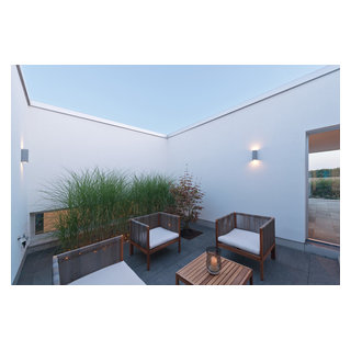 Bauhaus-Look Pergola & Atrium - Modern - Patio - Hanover | Houzz
