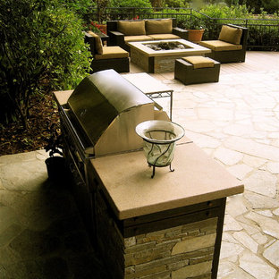 Patio - modern patio idea in Los Angeles