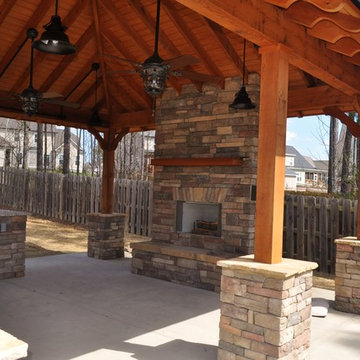 Beautiful New Outdoor Kitchen and Fireplace!