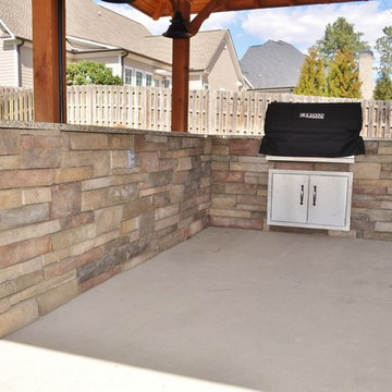Beautiful New Outdoor Kitchen and Fireplace!