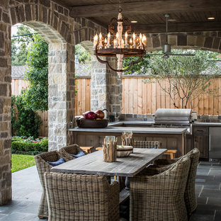 Modelo de patio tradicional con cocina exterior