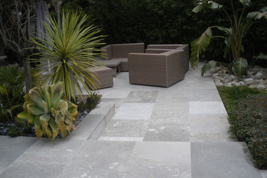 Inspiration for a contemporary patio remodel in Amsterdam
