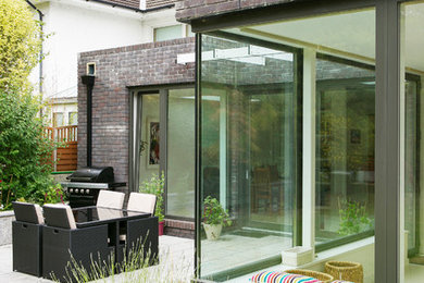 Contemporary patio in Dublin.
