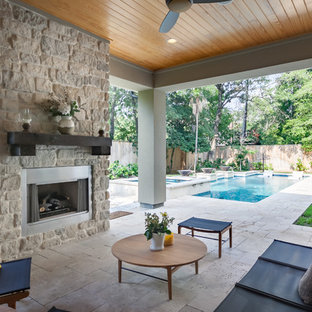 Ispirazione per un grande patio o portico scandinavo dietro casa con pavimentazioni in pietra naturale e un tetto a sbalzo