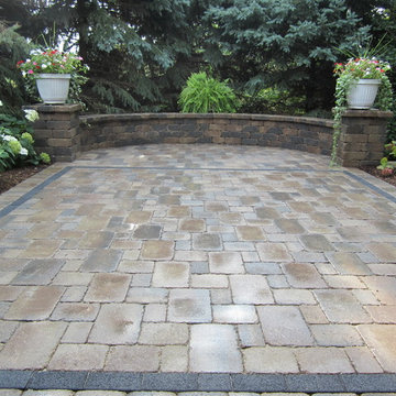 Brussels Block patio with Series 3000 accent band