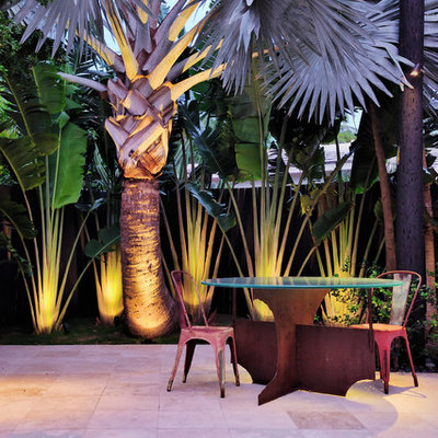 Patio - contemporary patio idea in Miami
