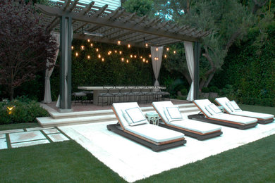 Design ideas for a modern patio in Los Angeles.