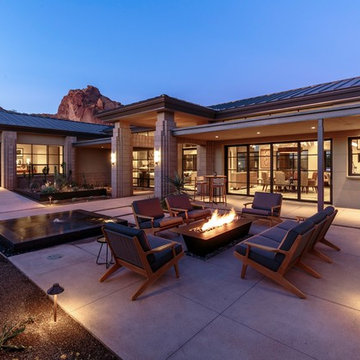 Camelback Mountain Contemporary | Courtyard Outdoor Living