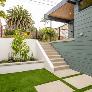 Esempio di un patio o portico minimalista di medie dimensioni e in cortile con lastre di cemento e nessuna copertura