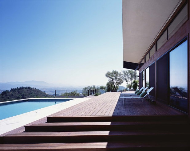 Modern Patio by Cary Bernstein Architect