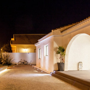 Foto di un patio o portico boho chic di medie dimensioni e davanti casa con graniglia di granito