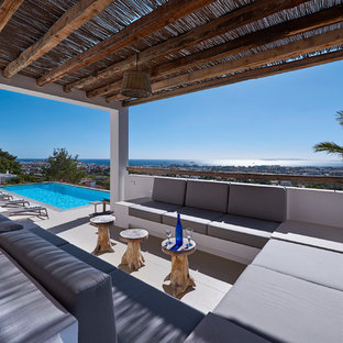 Foto de patio mediterráneo con cenador