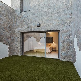 Immagine di un patio o portico scandinavo in cortile con un giardino in vaso, ghiaia e nessuna copertura