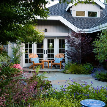 Charming Cottage Courtyard
