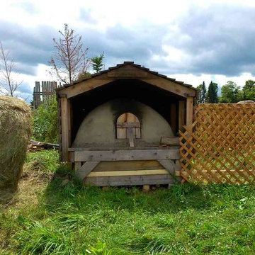 Cob wood fired bread oven in Quebec