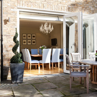 Immagine di un patio o portico vittoriano con nessuna copertura