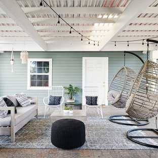 Idee per un patio o portico stile marino con pavimentazioni in cemento e una pergola