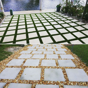 Ispirazione per un grande patio o portico tradizionale con cemento stampato
