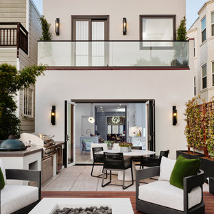 Immagine di un patio o portico minimal con piastrelle e nessuna copertura