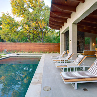 Idee per un patio o portico contemporaneo con un focolare