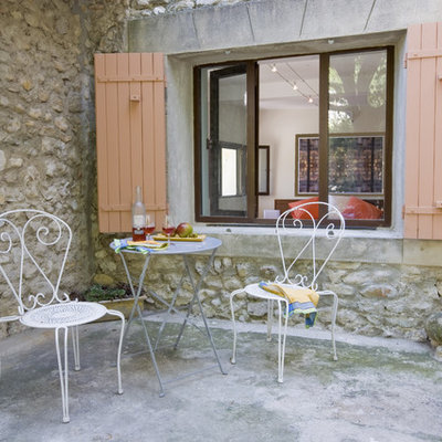 Tuscan concrete patio photo in Marseille