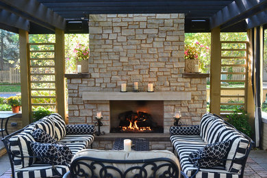 Inspiration for a timeless patio remodel in Chicago