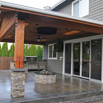 Covered Patio & Firepit