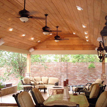 Covered patios by Outdoor Homescapes of Houston