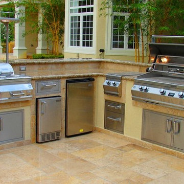 Custom Outdoor Kitchen with Raised Wet Bar