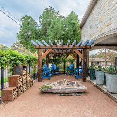 Patio - transitional patio idea in Dallas