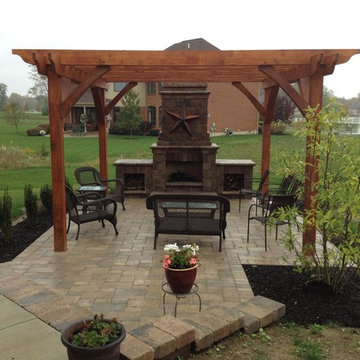 Davenport Outdoor Kitchen, Outdoor Fireplace and Paver Patio in Centerville, Ohi