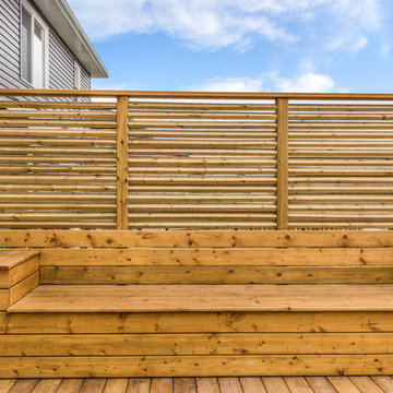 Deck Seating with Privacy Screen