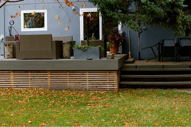 Design ideas for a classic patio in Calgary.