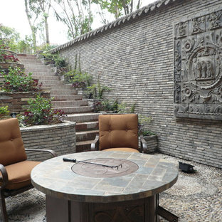 Esempio di un patio o portico etnico