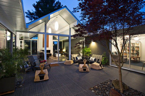 Midcentury Patio by Klopf Architecture