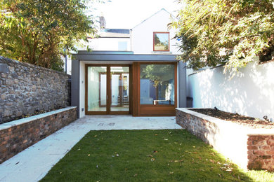 Inspiration for a contemporary patio in Dublin.