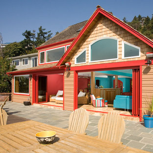 Immagine di un grande patio o portico minimal dietro casa con un giardino in vaso, pavimentazioni in pietra naturale e nessuna copertura