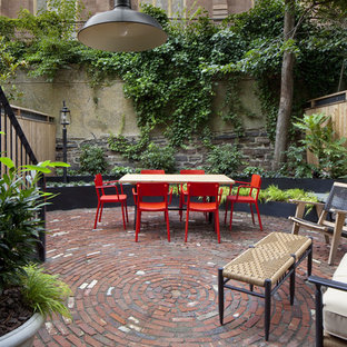 Foto di un piccolo patio o portico bohémian dietro casa con pavimentazioni in mattoni
