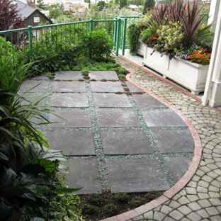 Foto di un patio o portico bohémian con pavimentazioni in cemento