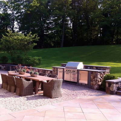 Inspiration for a mid-sized timeless backyard gravel patio remodel in New York with no cover