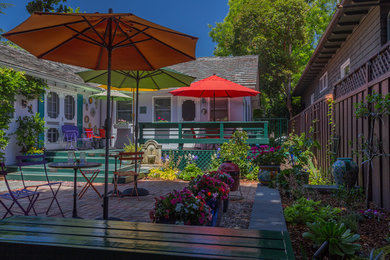 Example of an eclectic patio design in San Francisco