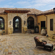 Mediterranean Patio by Tom Meaney Architect, AIA