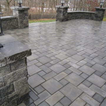 EP Henry Paver Patio with Sitting Walls and Pillars