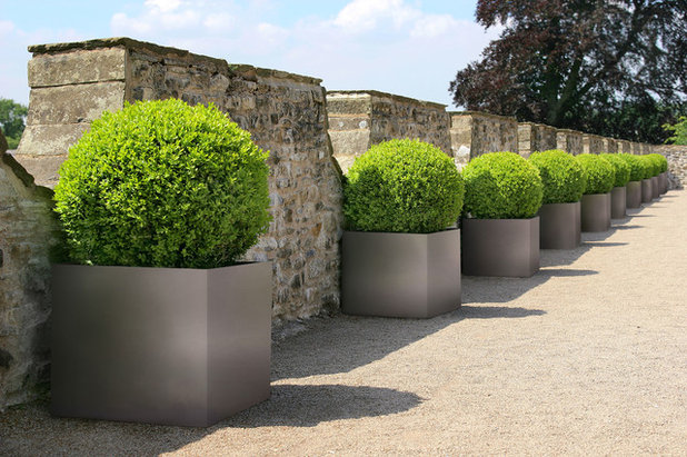 Modern Patio by Deco Planters
