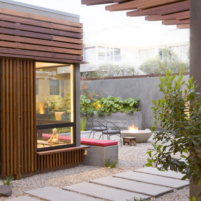 Trendy patio photo in Orange County