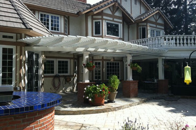 Elegant patio photo in Los Angeles