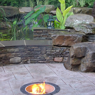 Ispirazione per un piccolo patio o portico chic