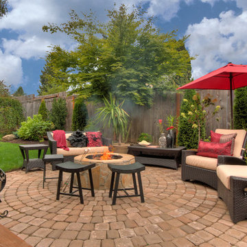 Fire pit - Water feature - Pergola - Paver courtyard