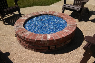 Inspiration for a coastal patio remodel in Los Angeles with a fire pit