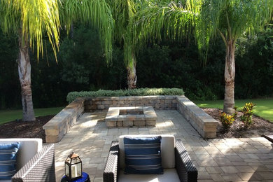 Example of a classic patio design in Jacksonville